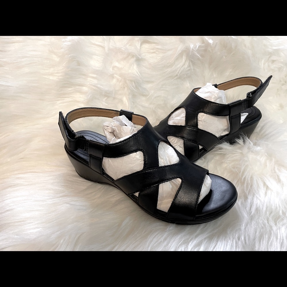 Naturalizer Tanner leather Sandal in Black.